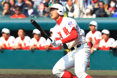 １回戦の三重戦で２本塁打を記録した智弁学園の岡本和真。