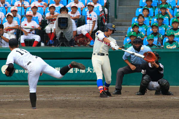 決勝戦では３安打、４打点の活躍で県勢初の選手権制覇に貢献した花咲徳栄・西川愛也