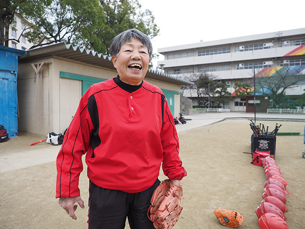 「おばちゃん」こと棚原安子さん。80歳の今も現役の少年野球指導者だ