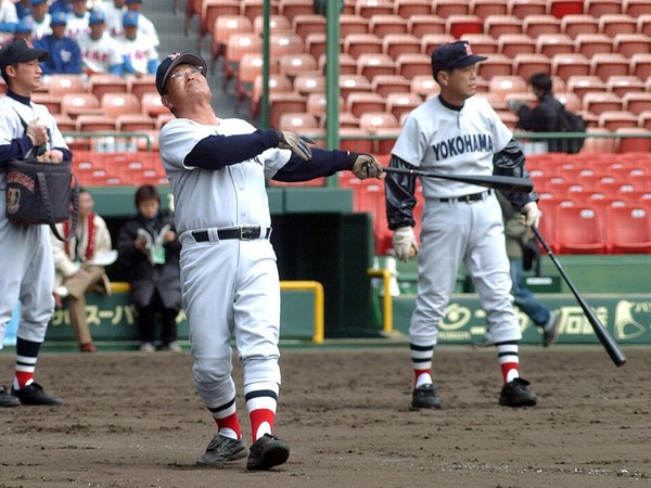 横浜高校に黄金期をもたらした、小倉清一郎元野球部部長（左）と渡辺元智元監督（右）