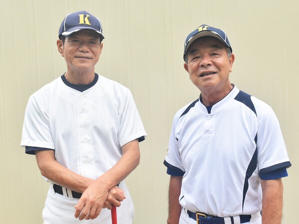 野球部を指導する高橋広監督（写真左）と道方康友コーチ