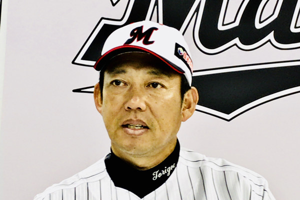 井口資仁監督に招かれ、今季からロッテのユニフォームを着ることになった鳥越裕介ヘッドコーチ