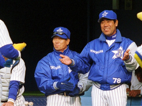 引退後は長らくコーチを務め、鈴木尚典など多くの選手を育てた高木由一氏（写真右）