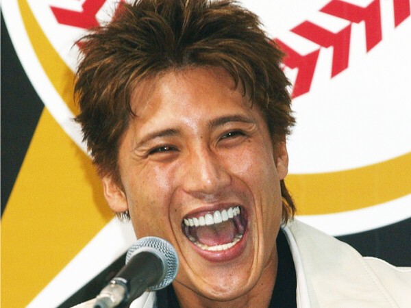 2004年に日本ハムへの入団を発表した新庄剛志