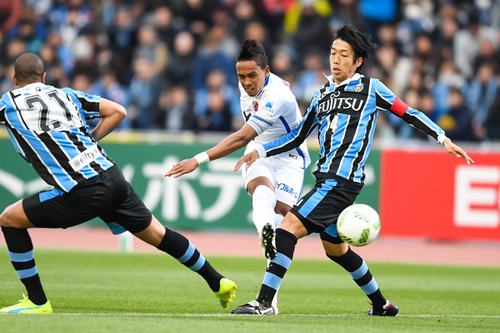 川崎フロンターレと鹿島アントラーズの試合は１－１の引き分けに終わった