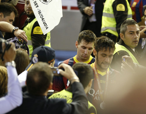 スペイン国王杯決勝で敗れ、浮かない表情のメッシ