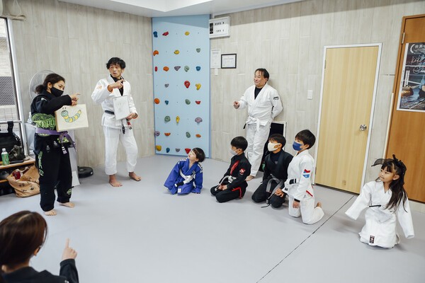 恵子さんが開いている「手話柔術教室」