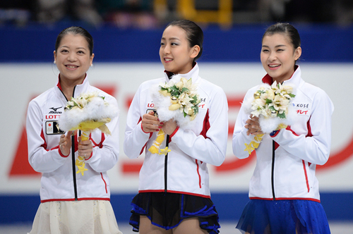 五輪代表に決まった（左から）鈴木明子、浅田真央、村上佳菜子