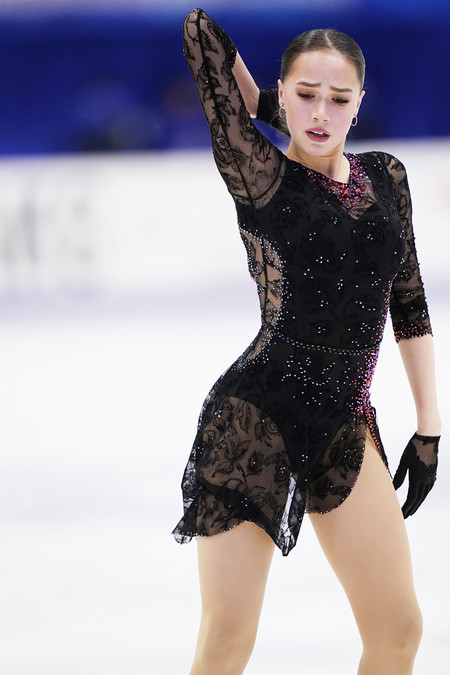 NHK杯ショートプログラムで４位のアリーナ・ザギトワ