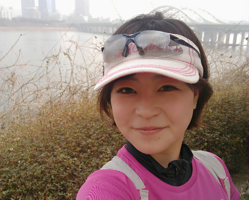 ソウル市内を流れる大きな河川・漢江をバックに記念撮影！