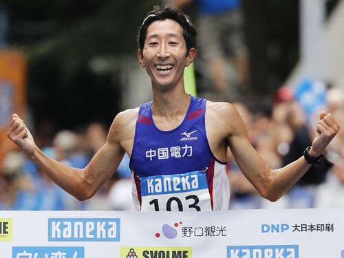 2018年８月、北海道マラソンで優勝した岡本直己