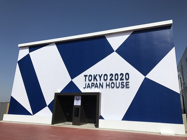  エンブレムの市松模様をモチーフにしたTokyo 2020 JAPAN HOUSEの外観