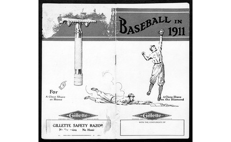 翌1911年にもベースボールをイメージした広告を発表。野球場のダイヤモンドでのクロスプレーと、自宅でのシェービングを、「A Close Shave」というキャッチコピーで引っ掛けた名作。