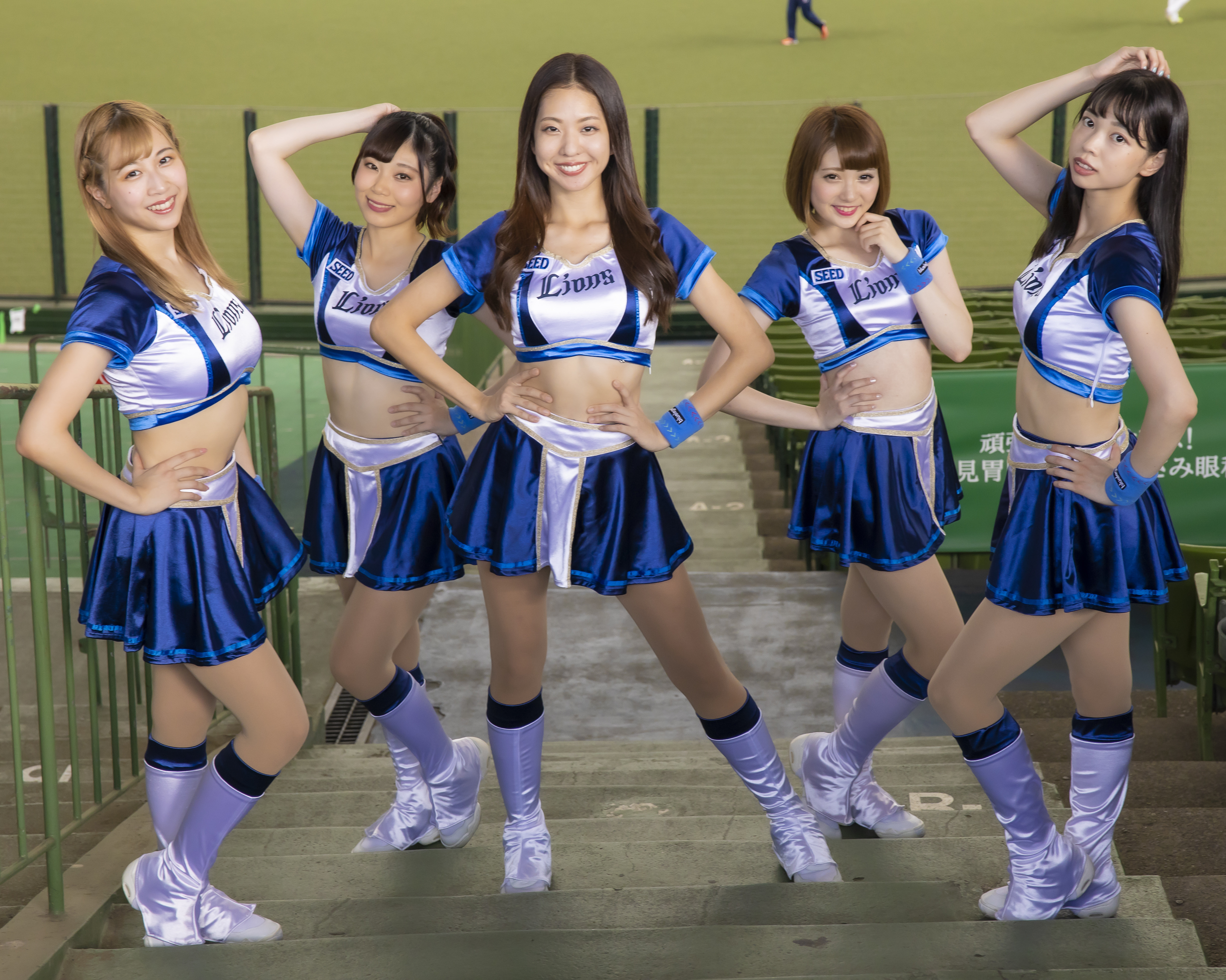 埼玉西武ランオンズ公式パフォーマー「bluelegends（ブルーレジェンズ）」メンバー。左からMisakiさん、Natsumiさん、Mihoさん、Maiさん、Amiさん球団チアリーダー連載の記事・写真一覧はコチラ＞＞