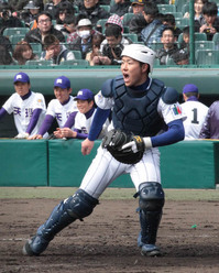 今春のセンバツでベスト4の原動力となった健大高崎の捕手・長坂拳弥