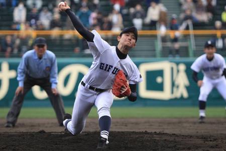 選抜では準々決勝で敗れたが、能力の高さを証明した県岐阜商のエース・高橋純平