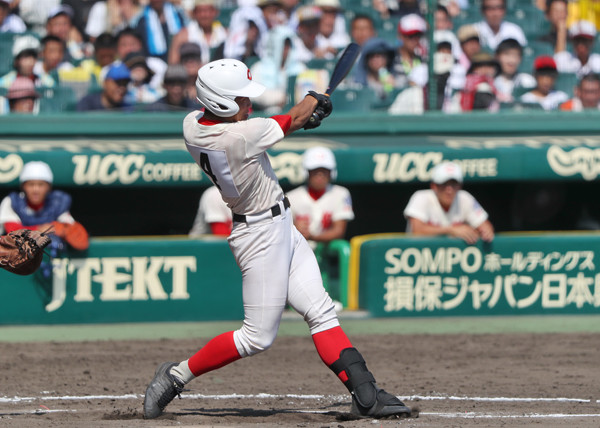 出雲高戦で先制の２ラン本塁打を放った智弁学園・太田英毅