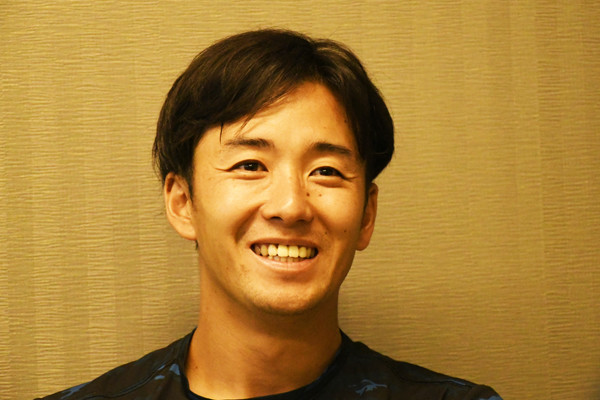 高校卒業後は早大に進学し、2010年のドラフトで日本ハムから１位指名を受けた斎藤佑樹