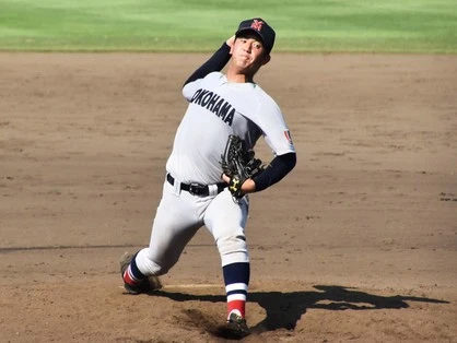 横浜高の背番号１は最速152キロの剛腕。それでも最大の武器は制球力だ