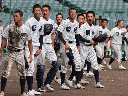 甲子園で球児たちに聞いた「白スパイク」の効果。32校中14校が導入