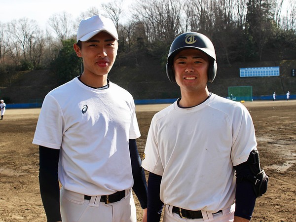 侍ジャパンU―15代表で一緒だった東海大菅生の本田峻也（写真左）と福原聖矢