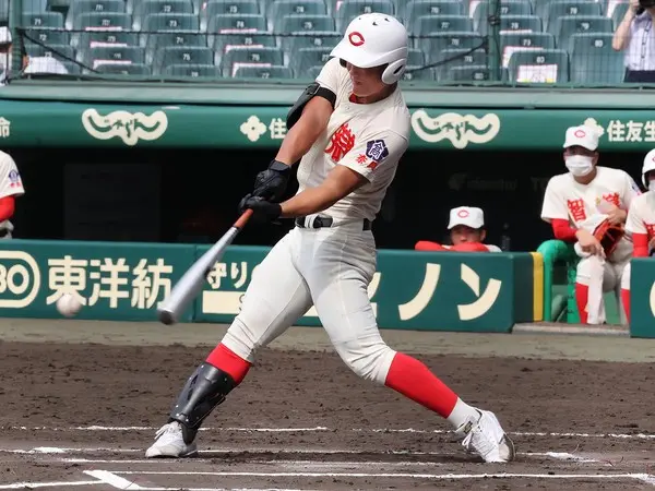 ２試合連続本塁打を放った智辯学園・前川右京