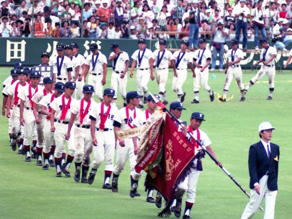 1991年夏の甲子園で初出場ながら深紅の優勝旗を手にした大阪桐蔭ナイン