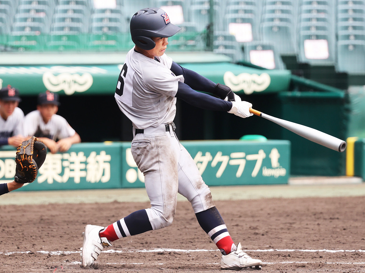 サヨナラ逆転本塁打を放った横浜の1年生・緒方漣の強心臓。「あいつならやってくれる」