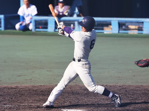 今春の東京六大学リーグ戦で首位打者を獲得した明治大・宗山塁