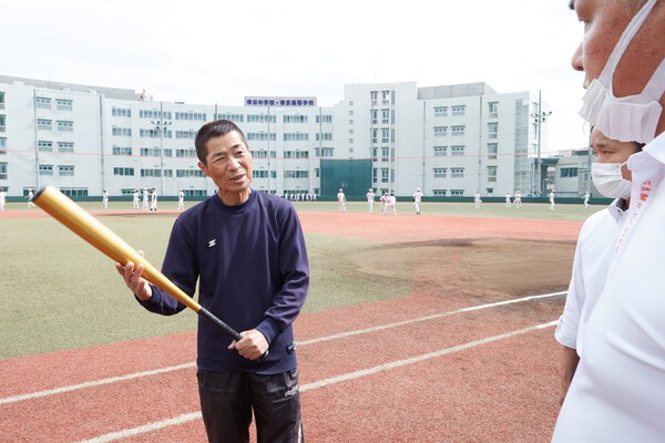 帝京前監督の前田三夫氏