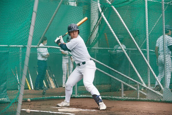 ２年の奈良飛雄馬選手は新バットについて「下半身からしっかり使って打つ必要がある」