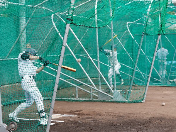 ２年以下の選手は新基準バットも練習に取り入れている