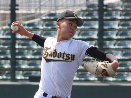 スカウトが注目する香川県立校の快速右腕 「冗談抜きで150キロを目指そう」監督とケガをしないプログラムに取り組んだ