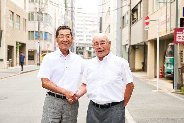 久々に再会したPL学園元監督の中村順司氏（右）と帝京名誉監督の前田三夫氏