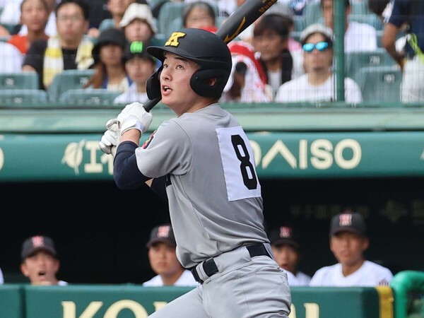 仙台育英との決勝戦で先頭打者本塁打を放った慶應の丸田湊斗