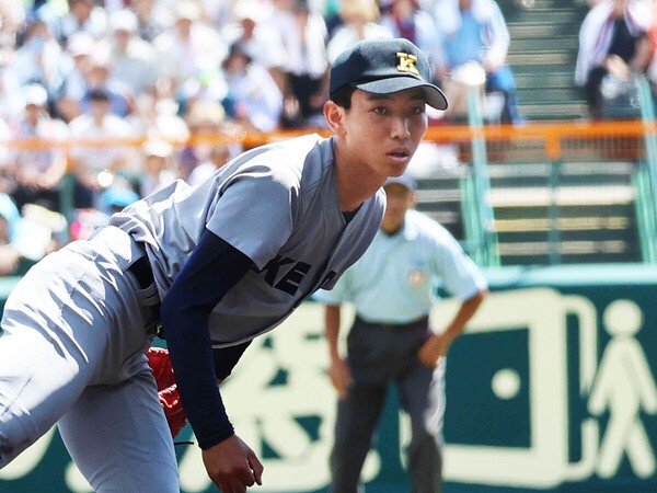 準決勝で土浦日大を完封し、103年ぶり決勝進出を果たした慶應義塾の2年生エース・小宅雅己