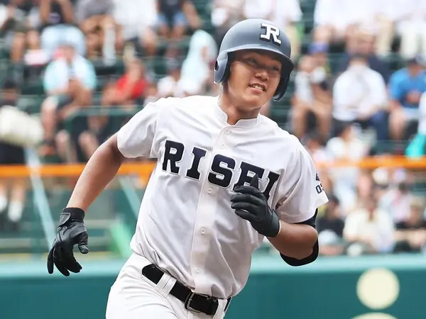 夏の甲子園で２試合連続本塁打を放った履正社・森田大翔