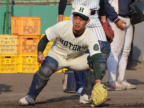 強肩強打の捕手、報徳学園の堀柊那 photo by Ohtomo Yoshiyuki
