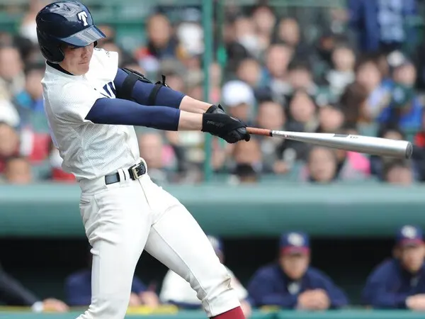 光星学院との決勝で３安打を放ち、優勝に貢献した小池裕也氏　photo by Sankei Visual