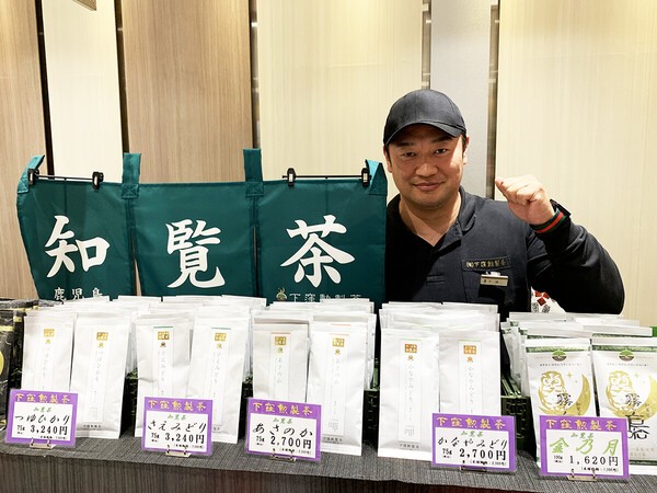 都内の百貨店で「下窪勲製茶」の製品を販売する下窪陽介さん／写真は本人提供