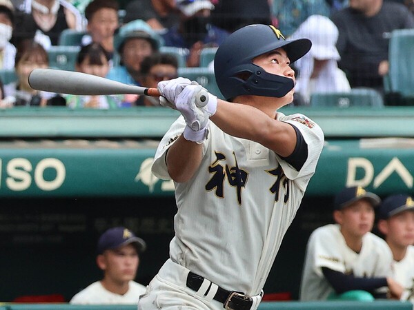 昨年夏の甲子園でも４番としてチームのベスト４進出に貢献した神村学園・正林輝大　photo by Ohtomo Yoshiyuki