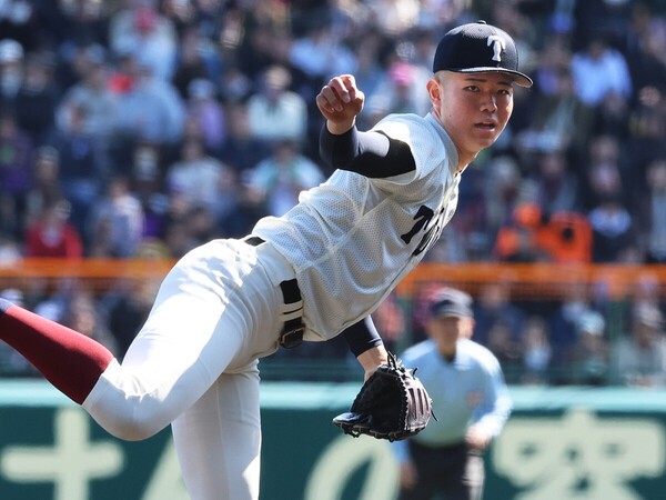 ２回戦の神村学園との試合に先発した大阪桐蔭の２年生・森陽樹　photo by Ohtomo Yoshiyuki