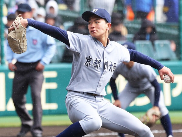 初戦で山梨学院に敗れたがキレのあるボールを披露した京都外大西・田中遙音　photo by Ohtomo Yoshiyuki