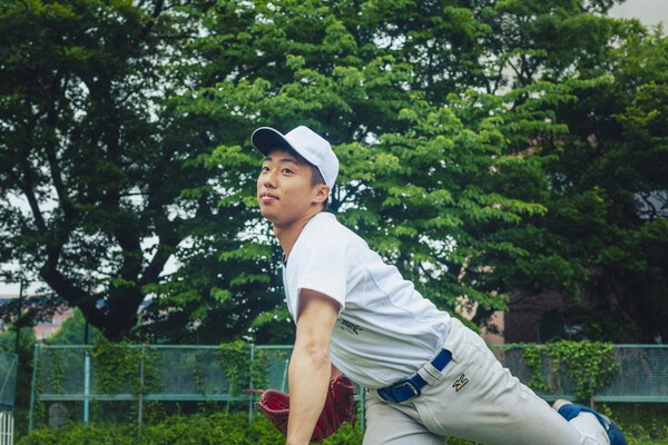 東京・文京区の東大球場でインタビューに応じた松本慎之介