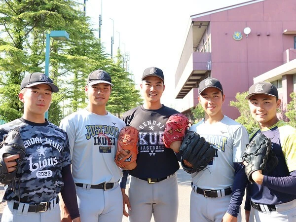 （写真左から）吉川陽大、佐々木広太郎、山口廉王、武藤陽世、内山璃力の仙台育英投手陣　photo by Taguchi Genki