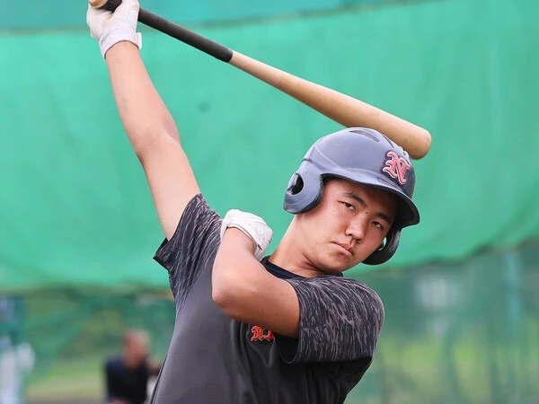 日大藤沢の2年生遊撃手・半田南十　photo by Ohtomo Yoshiyuki