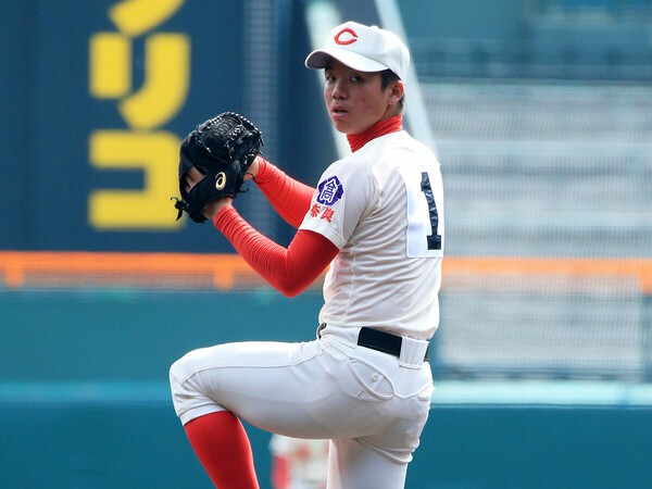 3年春のセンバツで優勝した智辯学園・村上頌樹　photo by Okazawa Katsuro