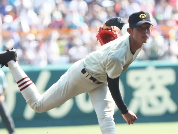 人気激安 夏の甲子園で自己最速の152キロ 作新学院・今井達也は魂の 記念グッズ