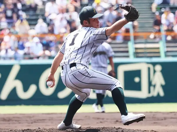 初戦の聖光学院戦で１失点完投勝利を挙げた鶴岡東の櫻井椿稀　photo by Ohtomo Yoshiyuki