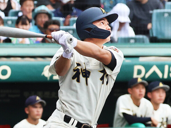 昨年夏も４番として甲子園４強に貢献した神村学園・正林輝大　photo by Ohtomo Yoshiyuki